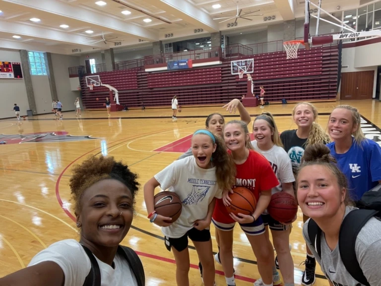 Transyvlania Girls Selfie