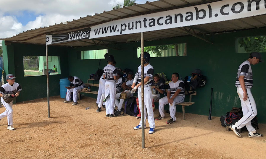 1 Us Team Dugout