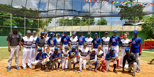 baseball-tour-group-photo.jpg#asset:60705