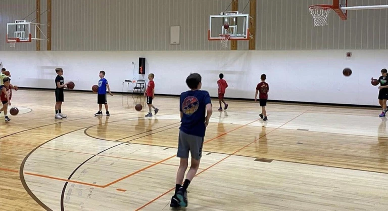 3 D center camper practicing