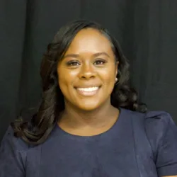 La Sheena Brooks Headshot