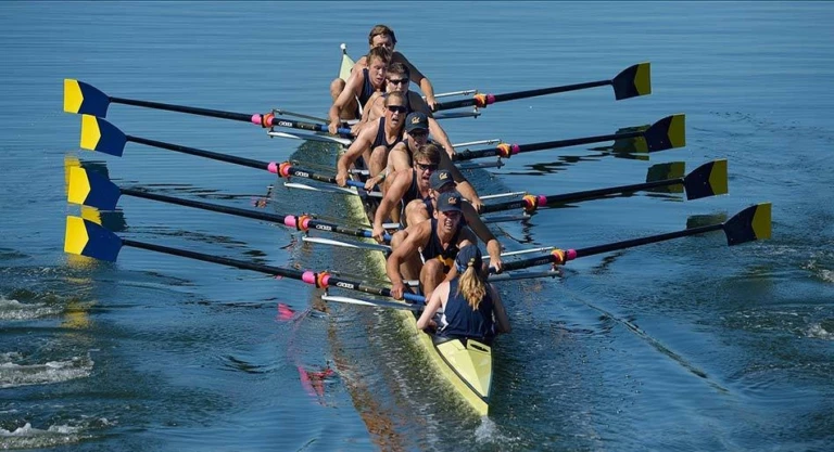 Cal Mens Crew Girl