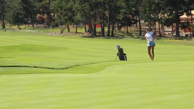 Nike Junior Golf Camp chipping onto green