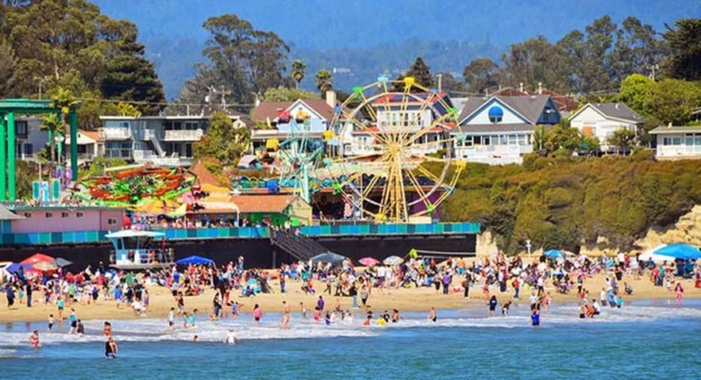 Gallery Ucsc Post Atthesantacruzbeachboardwalkinthewarmcasun