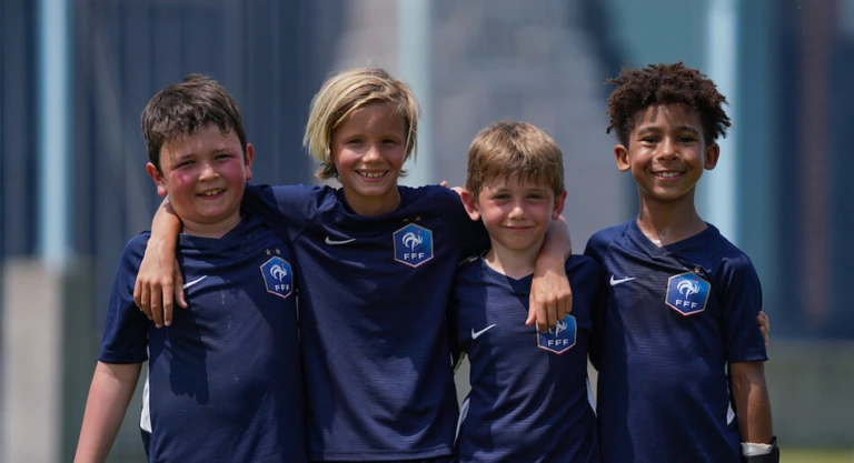 Smiling group950x516