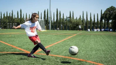 Rs Gallery Soccer Girlkick2