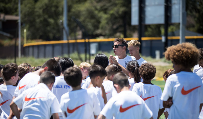 Maxwell Talking To Players