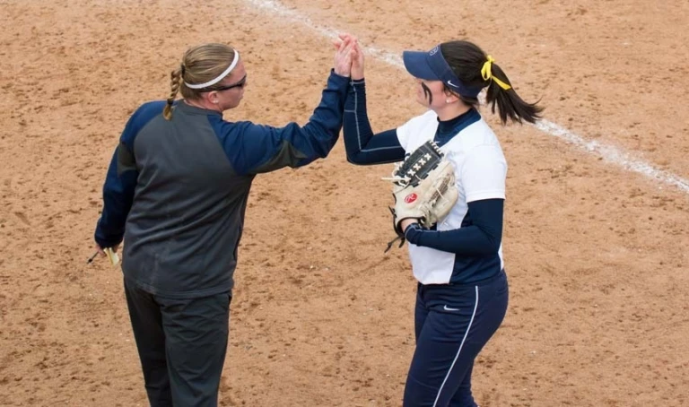 Hollen Nw Conf Coach Of The Year Pr