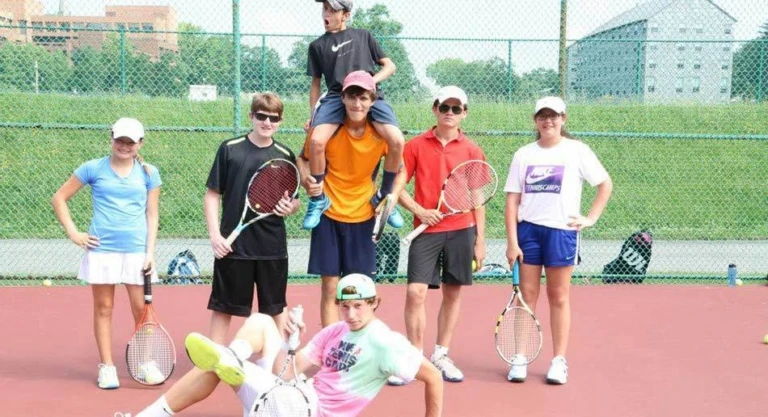 Group On Court Shoulders