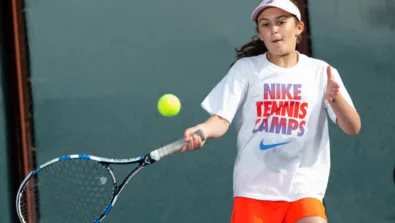 Tennis girl fronthand babolat