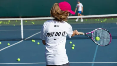 Tennis girl fronthand cross court just dot it