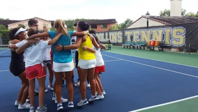 Rollins Huddle On Court