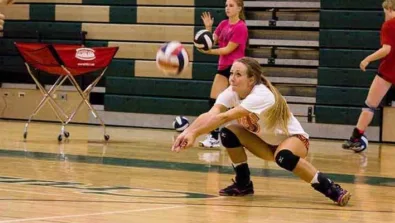 Volleyball Girls Bump Low