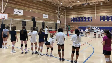 Stacy Sykora giving instruction