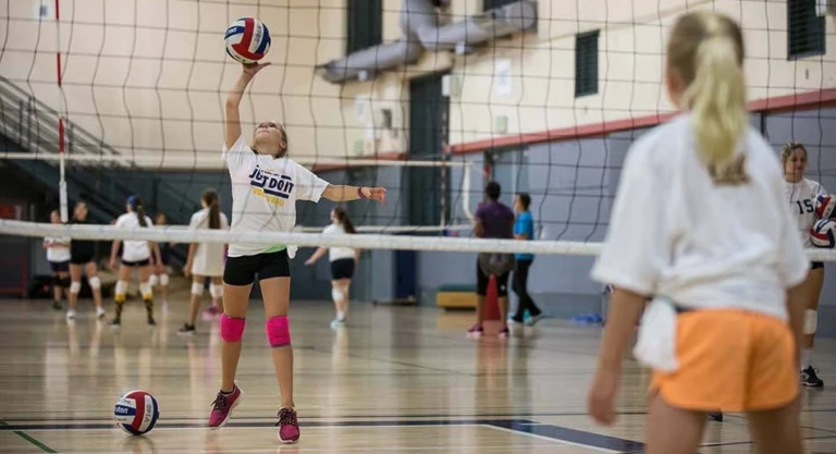 Cal Berkeley Girl Hitting