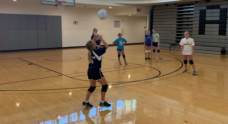 Practice Volleybal Game Adelphi University